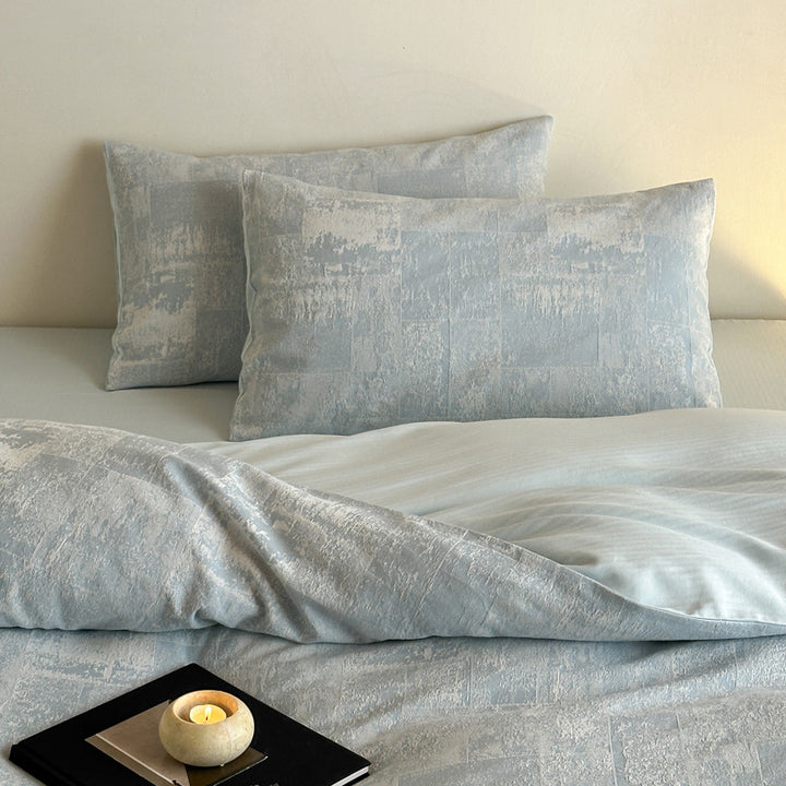Cotton bedding set with floral pattern, modern