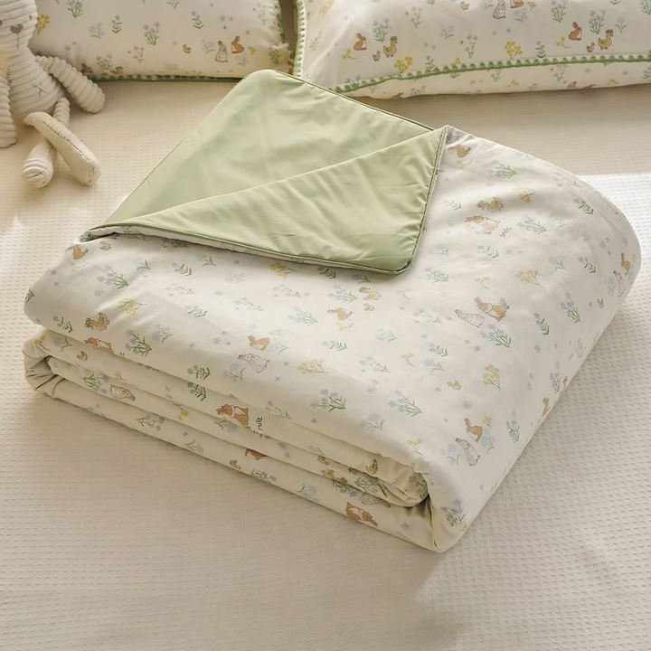 Summer lightweight cooling blanket with cooling fibers