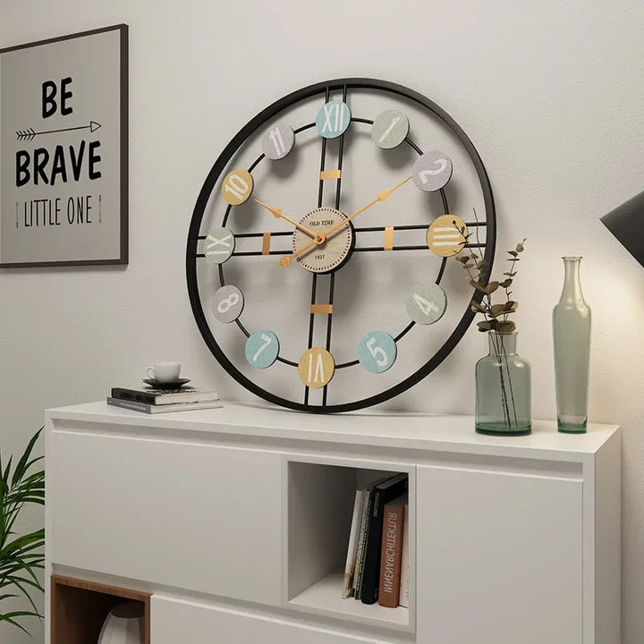 BowLift | StilTijd – Large Vintage Wall Clock with Roman Numbers and Metal Frame