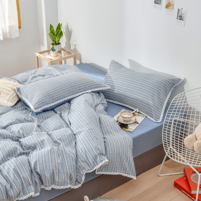 Bedding set in linen look with fine Vichy check and lace border