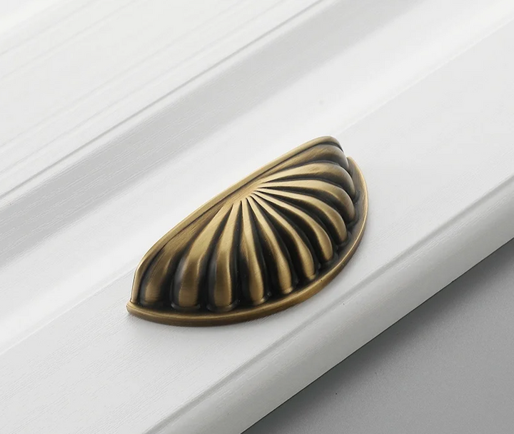 Bronvella ArcRetro Furniture Handle in Antique Copper Bowlift