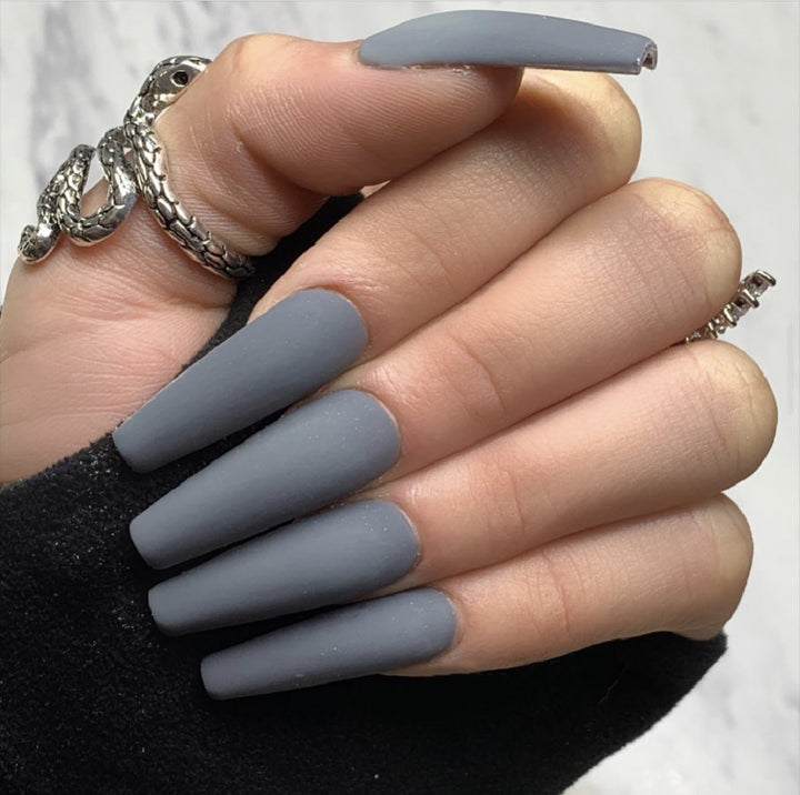 Glamorous artificial nails with high-gloss finish Bowlift