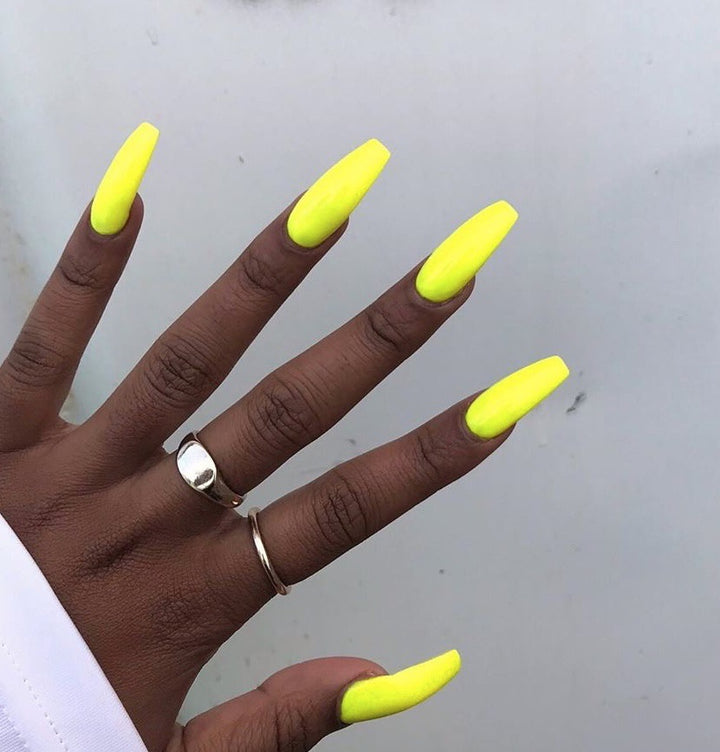 Artificial Stiletto Nails with High Gloss Finish Bowlift