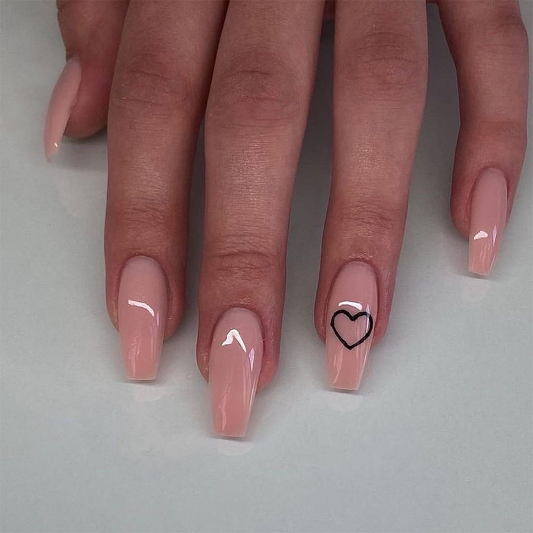 Artful Nail Art with Delicate Hearts Bowlift