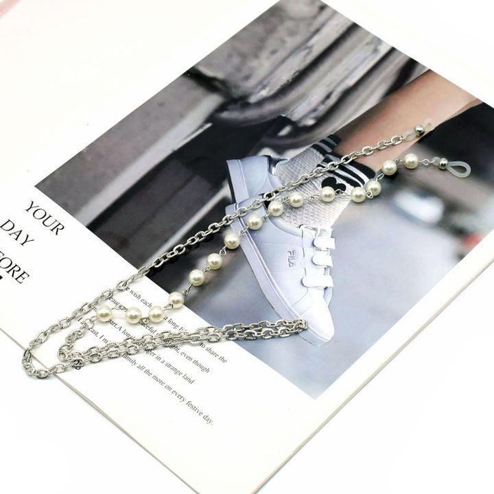 Elegant Pearl-Decorated Eyewear Chain Bowlift