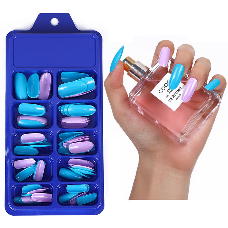 Artificial nails in elegant stiletto style Bowlift