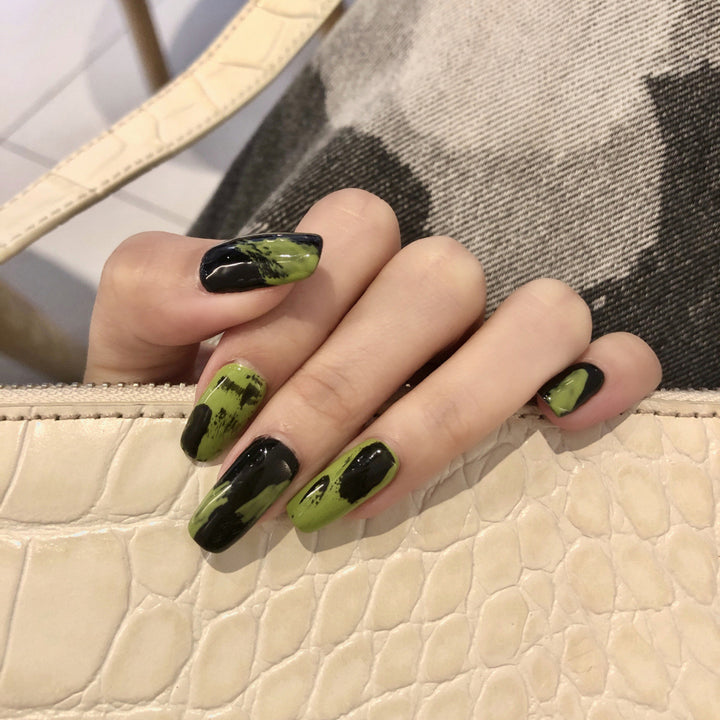 Creative Nail Art in Modern Design Bowlift
