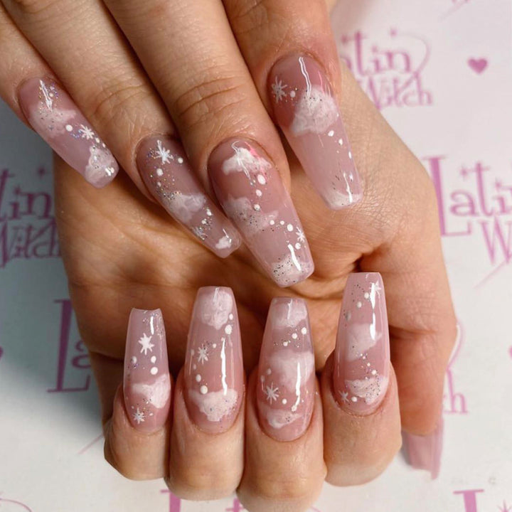 Artificial Nail Art with Snowflake Design Bowlift