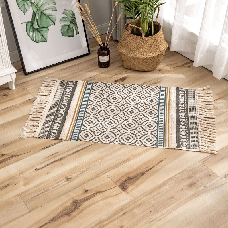 Classic geometric printed rug Multicolored cotton blend rug Easy-care washable rug with fringes for the bedroom | Bowlift
