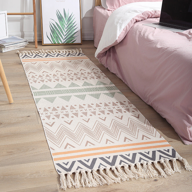 Americana Bedroom Rug Multicolored geometric print rug Machine washable Easy care rug with tassels | Bowlift