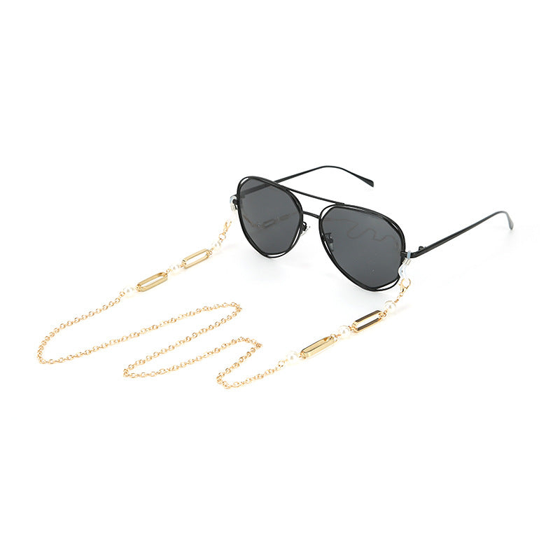 Elegant Gold-Linked Eyewear Chain Bowlift