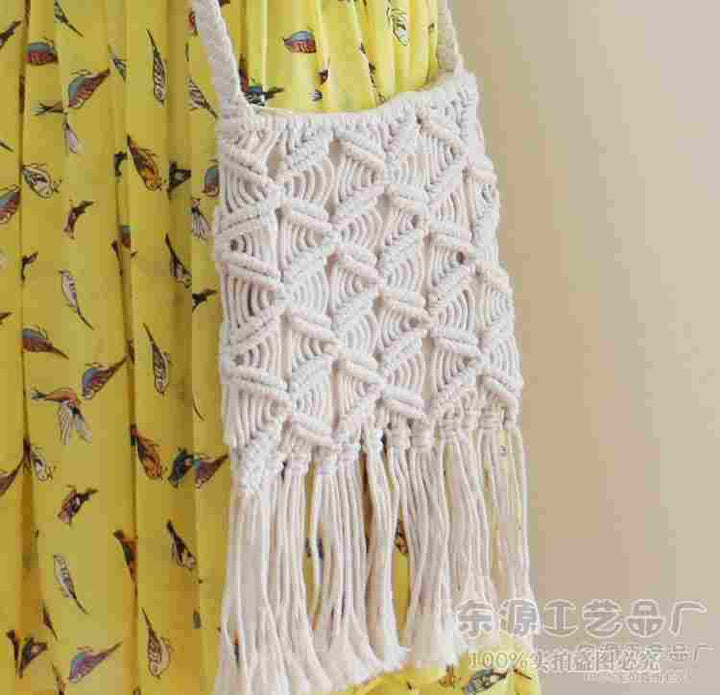 Hand-knotted macrame bag with fringes Bowlift