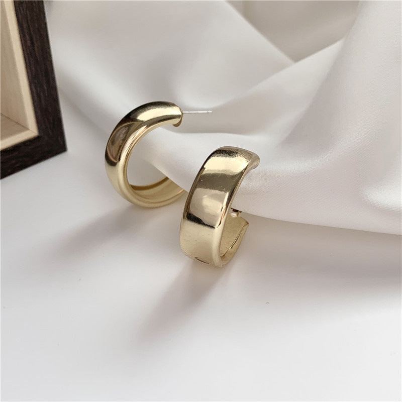 Fashionable Hoops Made of High-Quality Precious Metal Bowlift