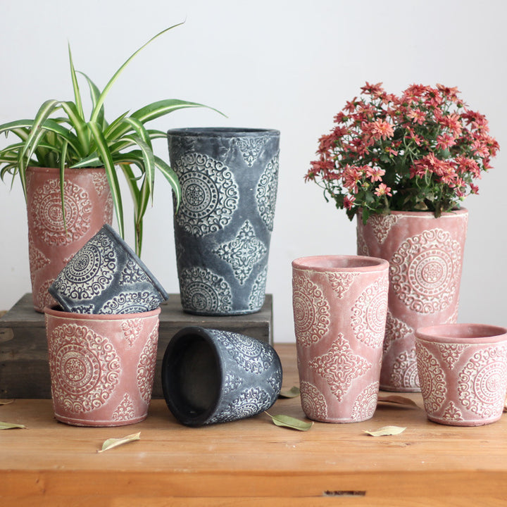 Elegant flower vase made of ceramic Bowlift