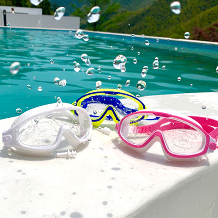 Swimming mask with ergonomic fit and clear view Bowlift
