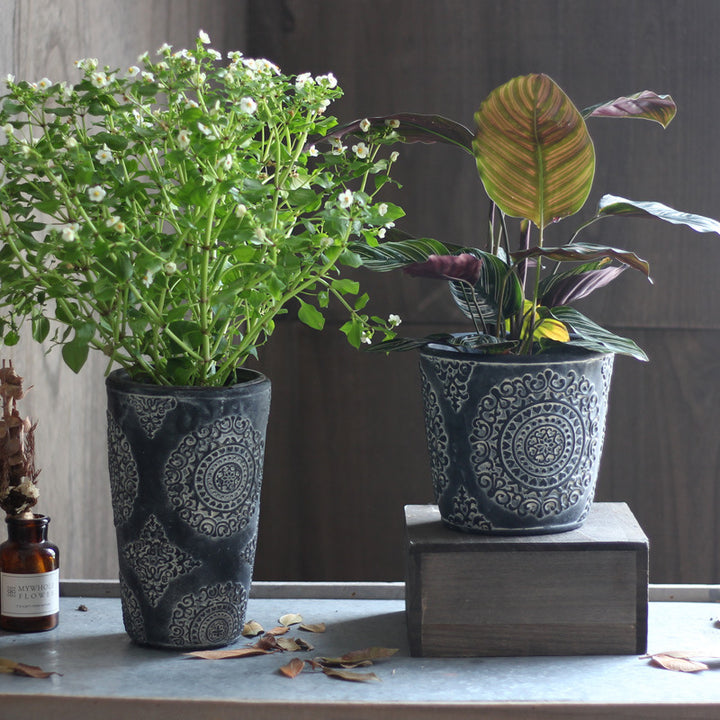 Elegant flower vase made of ceramic Bowlift