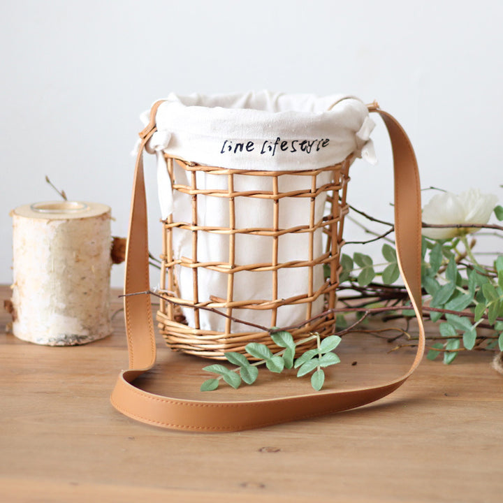 Practical basket with carrying strap Bowlift
