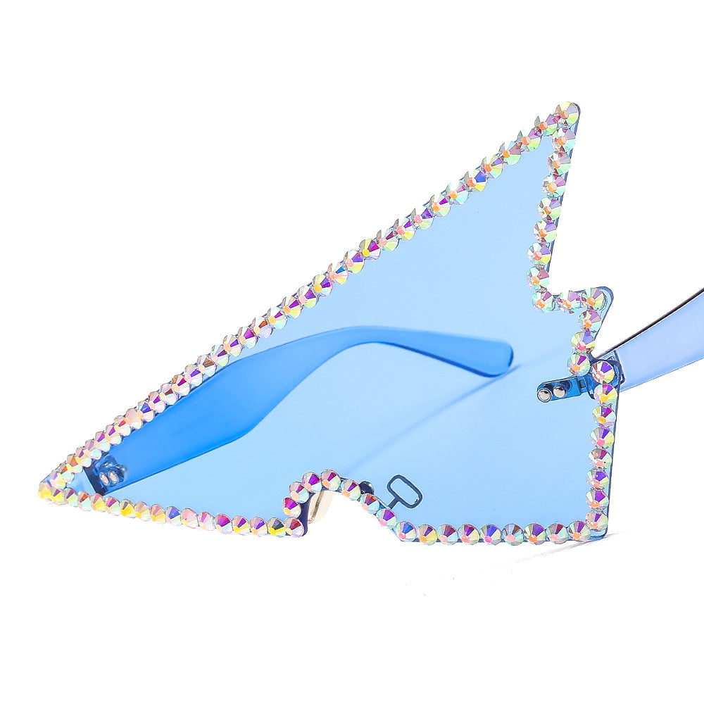 Women extravagantly shaped sunglasses Bowlift