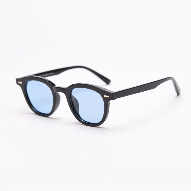 Fashionable sunglasses with round lenses and stylish frame Bowlift
