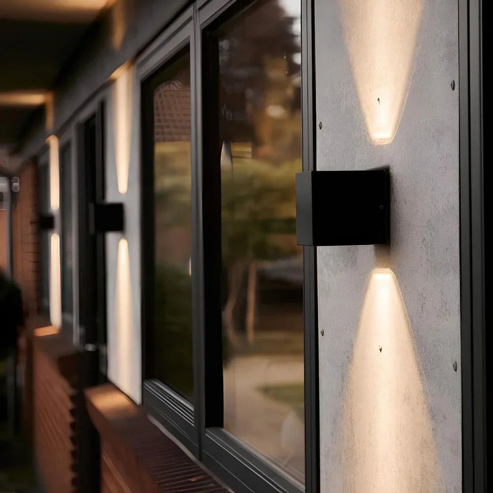 BowLift | Modern Black Aluminium Wall Light