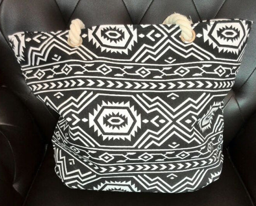Spacious shopping bag with striking ethnic pattern Bowlift