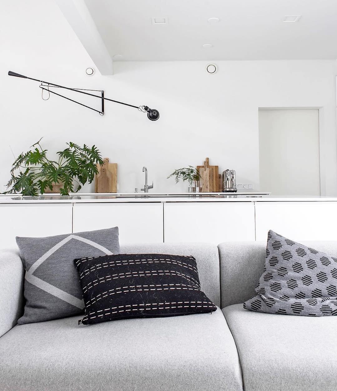 BowLift | Model 265 Wall Lamp