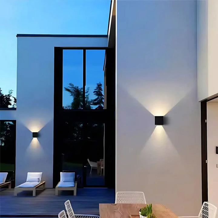 BowLift | Modern Black Aluminium Wall Light