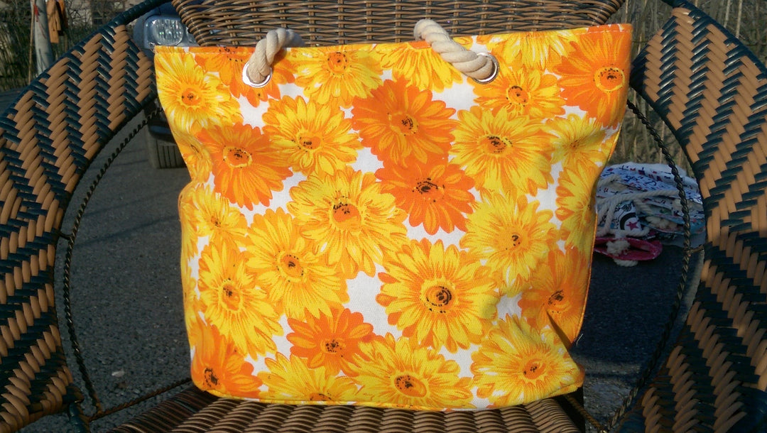 Colorful beach bag with sturdy ropes Bowlift