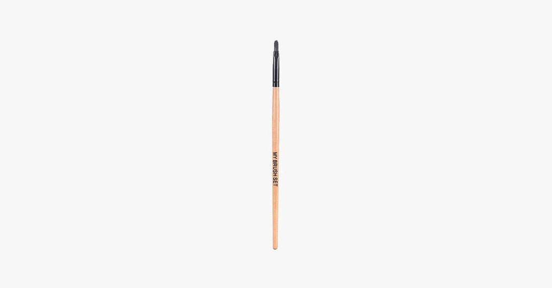 BowLift | Eyebrow Brush – Achieve a sharp eyeliner every time for a dramatic look!