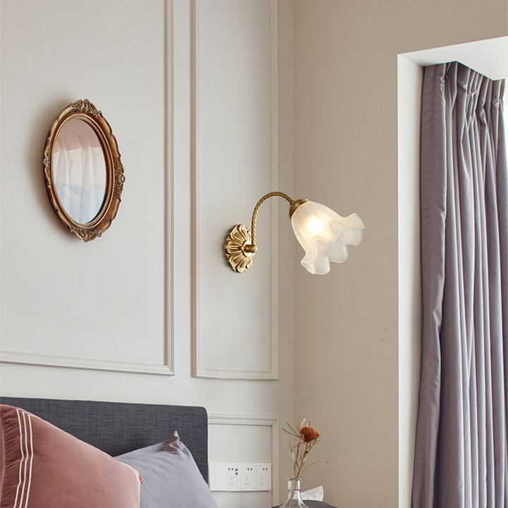 VintageGlow – Retro Glass Wall Light for Atmosphere | Bowlift