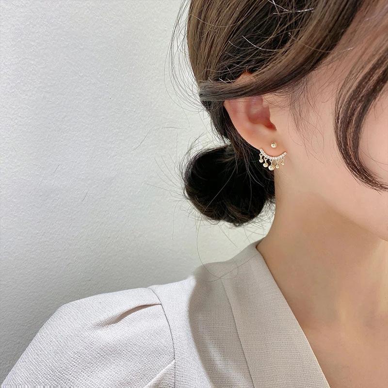 Geometric Meniscus Earrings made of Rhinestones and Pearls | Bowlift