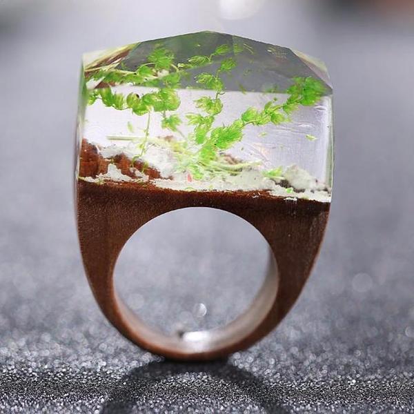 Quanta - Encapsulated Green Plant Resin Ring | Bowlift