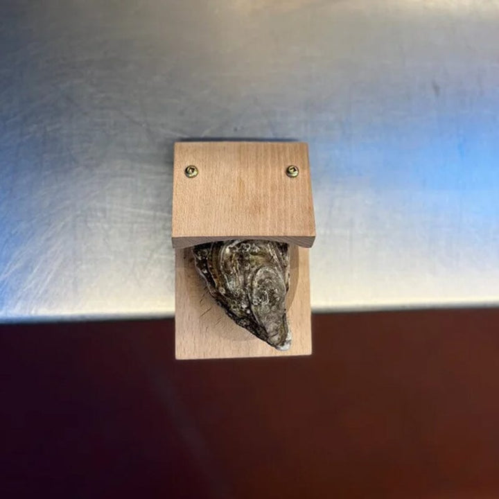BowLift | Oyster opening clamp