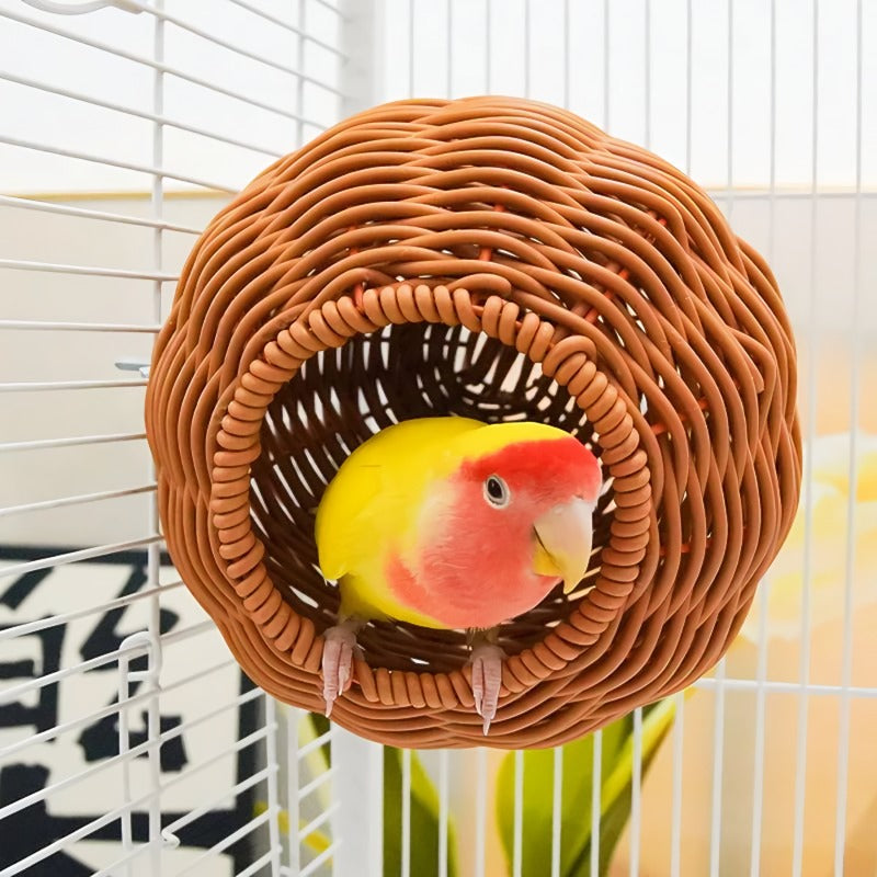 BowLift | Sturdy and breathable rattan bird's nest