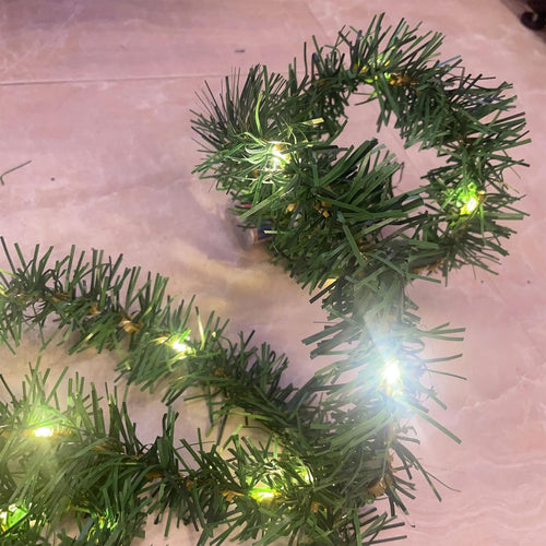 BowLift | EverWall – The space-saving Christmas tree for any wall