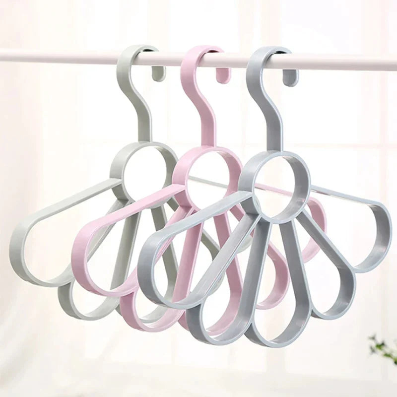 PETAL SHAPE CREATIVE SCARF HANGERS  Bowlift