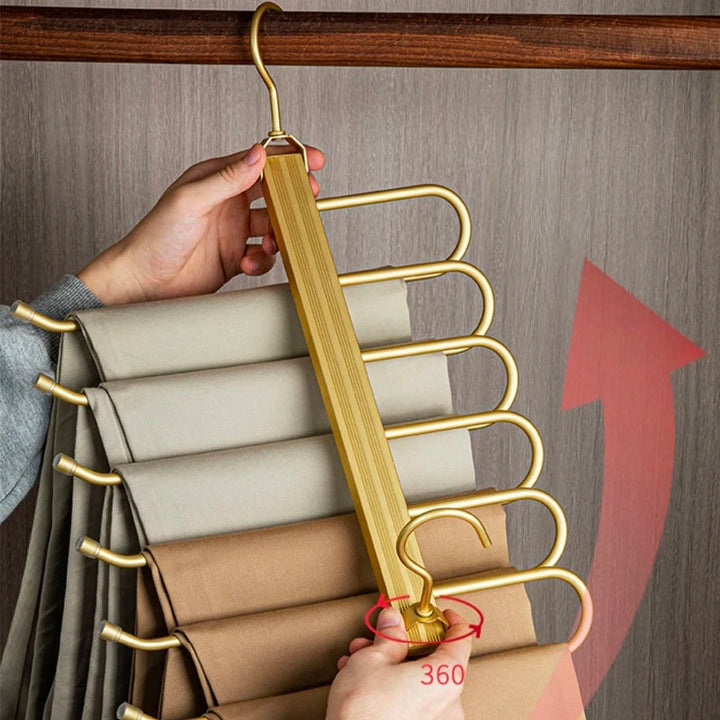 BowLift | Space-saving trouser hangers from Gardudu made of aluminum