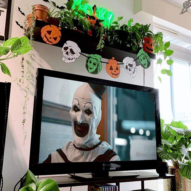BowLift | Halloween Santa Carla Vampire Garland Horror Decoration