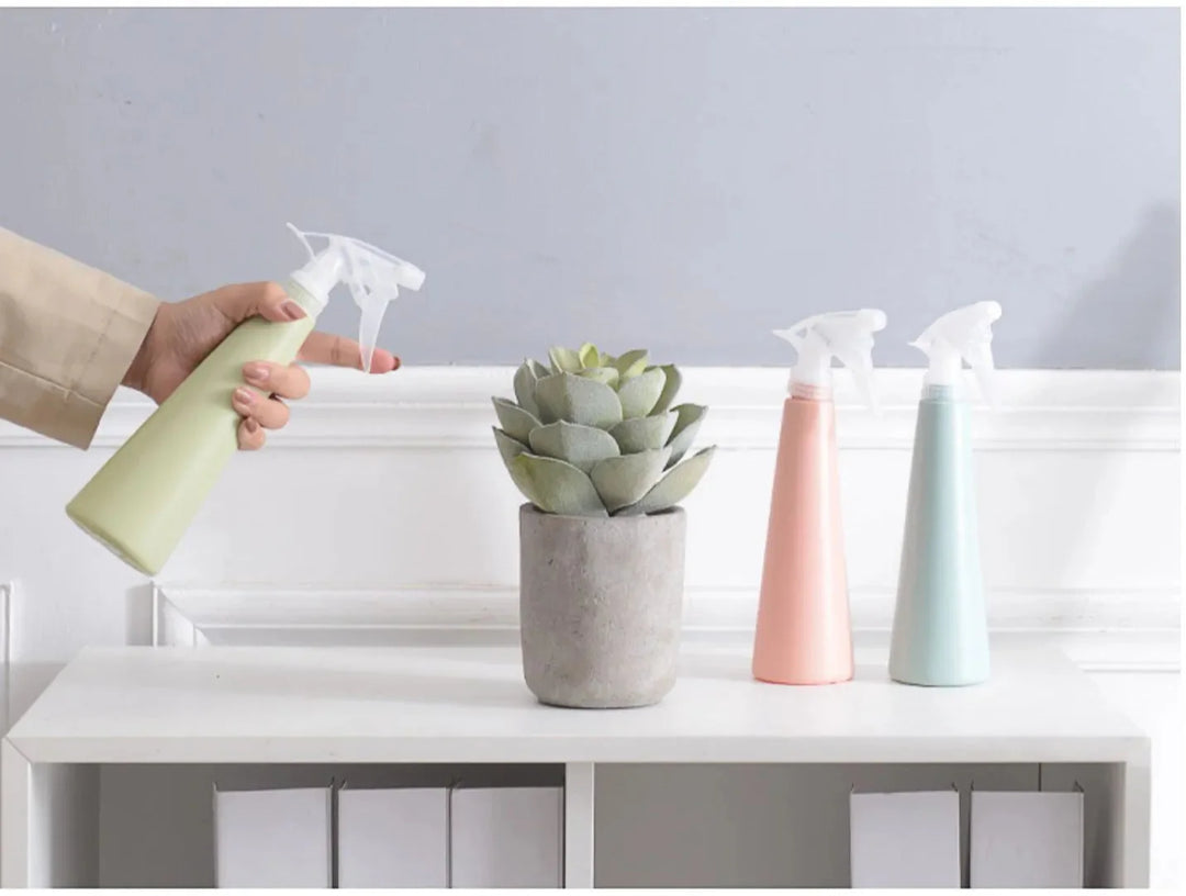 BowLift | Plant spray bottle in modern design for precise plant watering