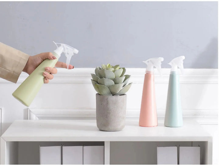 BowLift | Plant spray bottle in modern design for precise plant watering