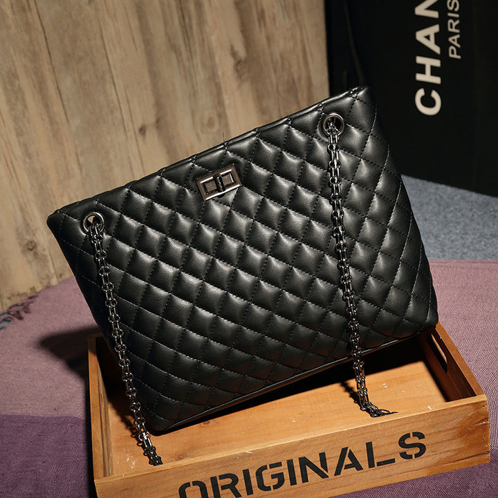Elegant Quilted Shoulder Handbag  1791995207