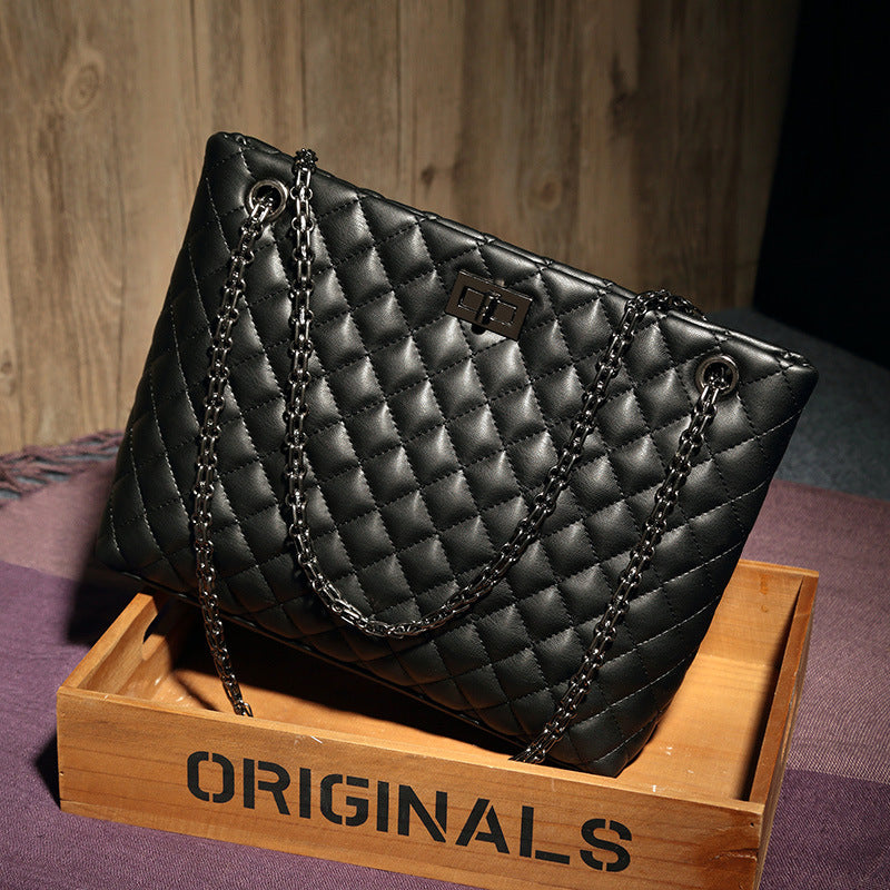 Elegant Quilted Shoulder Handbag  1791995207