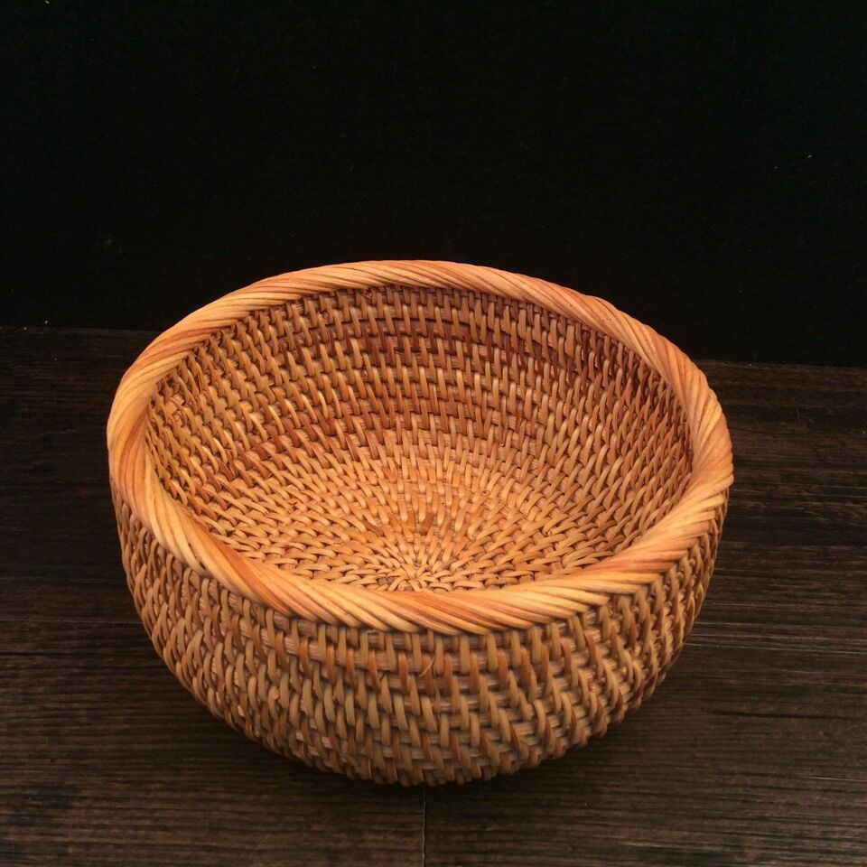 Handcrafted decorative fruit basket made of rattan Bowlift