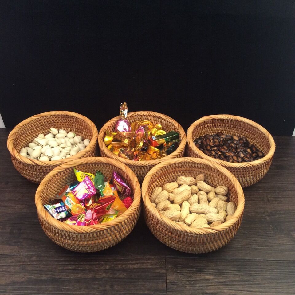 Handcrafted decorative fruit basket made of rattan Bowlift