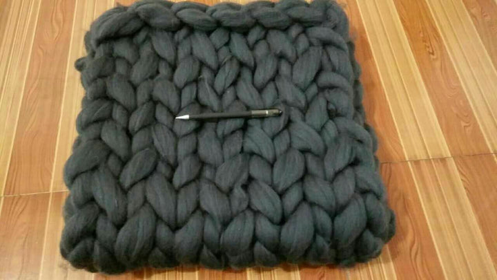 BowLift 丨 Hand-Knit Blanket