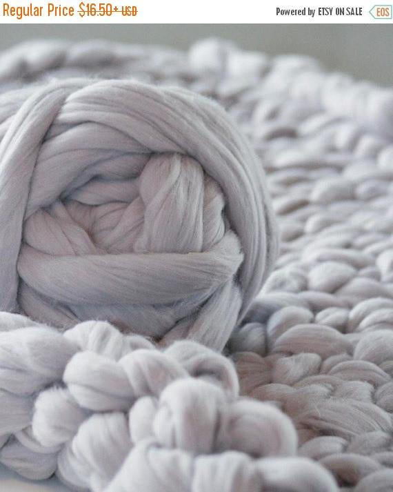 BowLift 丨 Hand-Knit Blanket