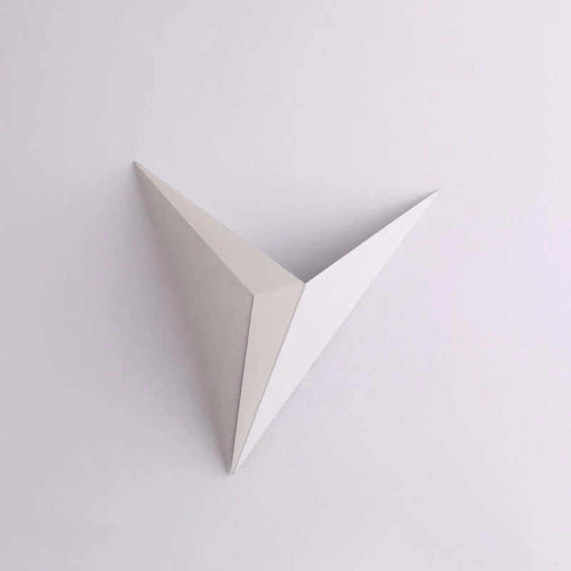Minimalistic Triangular LED Wall Lamp | Modern Design in Bowliftack/White | Perfect for Living Room and Bathroom | Bowlift