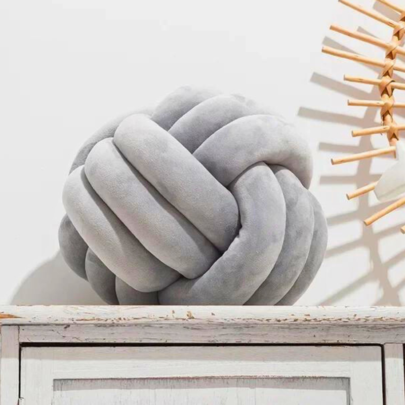 BowLift | Scandinavian Knot Cushion made of Velvet