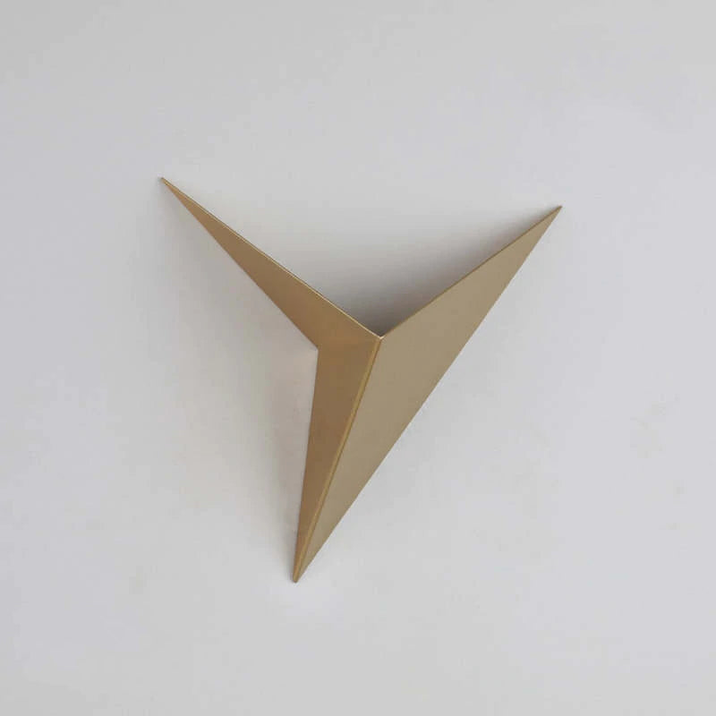 Minimalistic Triangular LED Wall Lamp | Modern Design in Bowliftack/White | Perfect for Living Room and Bathroom | Bowlift