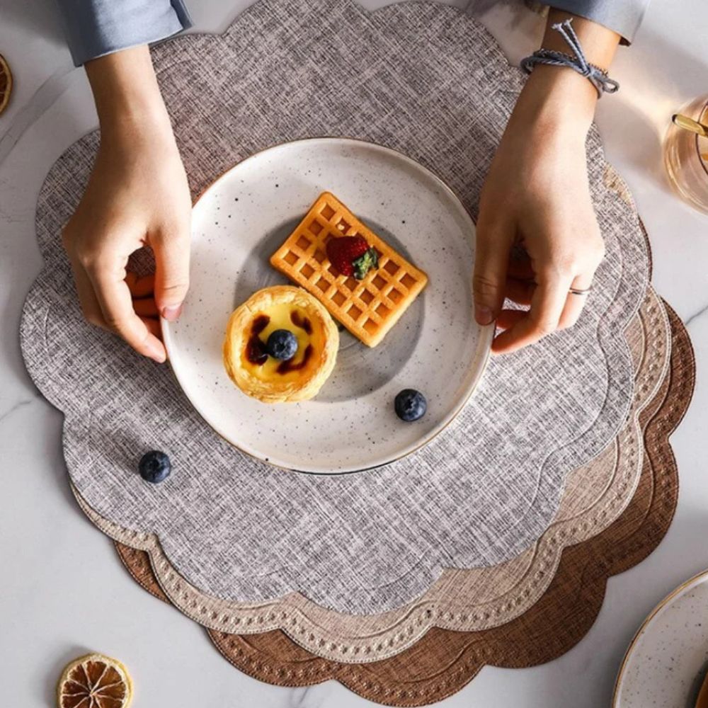 BowLift | Scalloped Waterproof Placemat